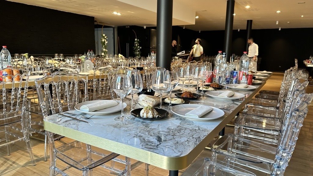 Salle KSARA dressée pour une réception